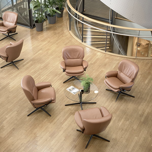 ekornes floor model sale